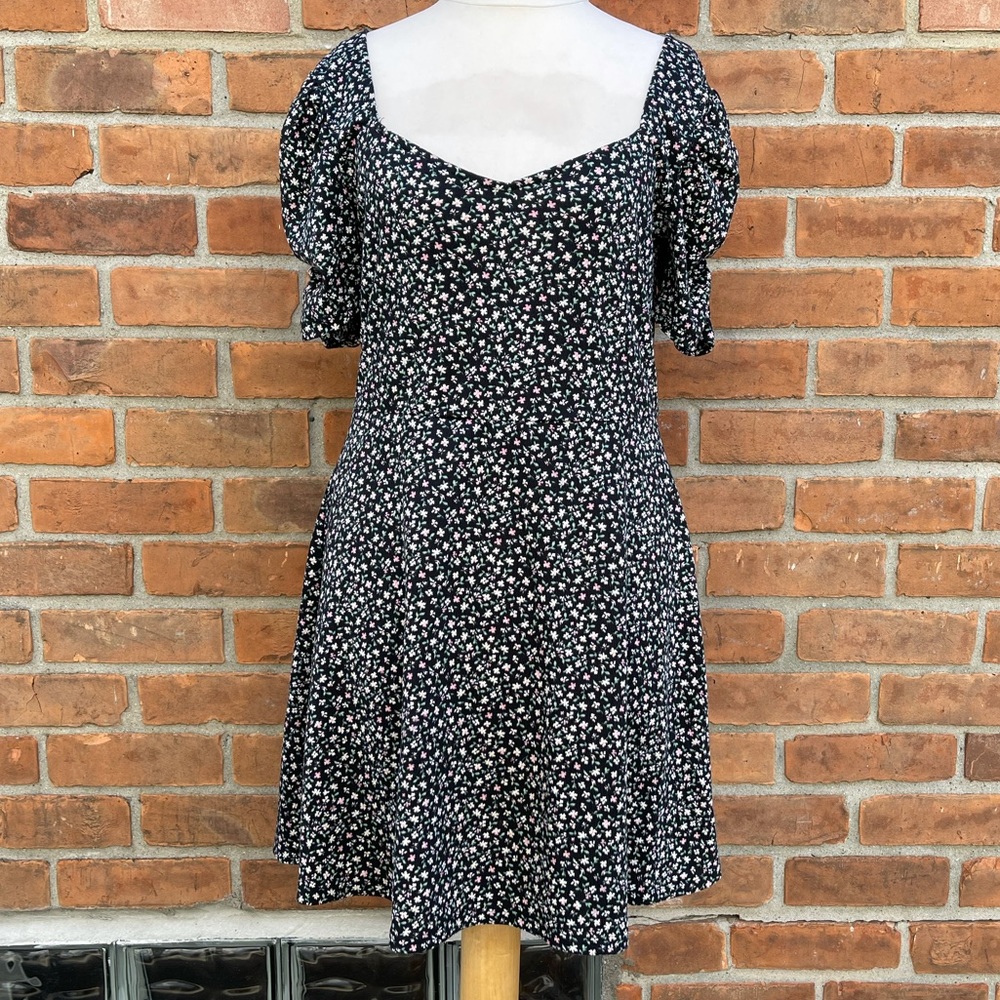 H&M Divided Floral Ruched Sleeve Dress